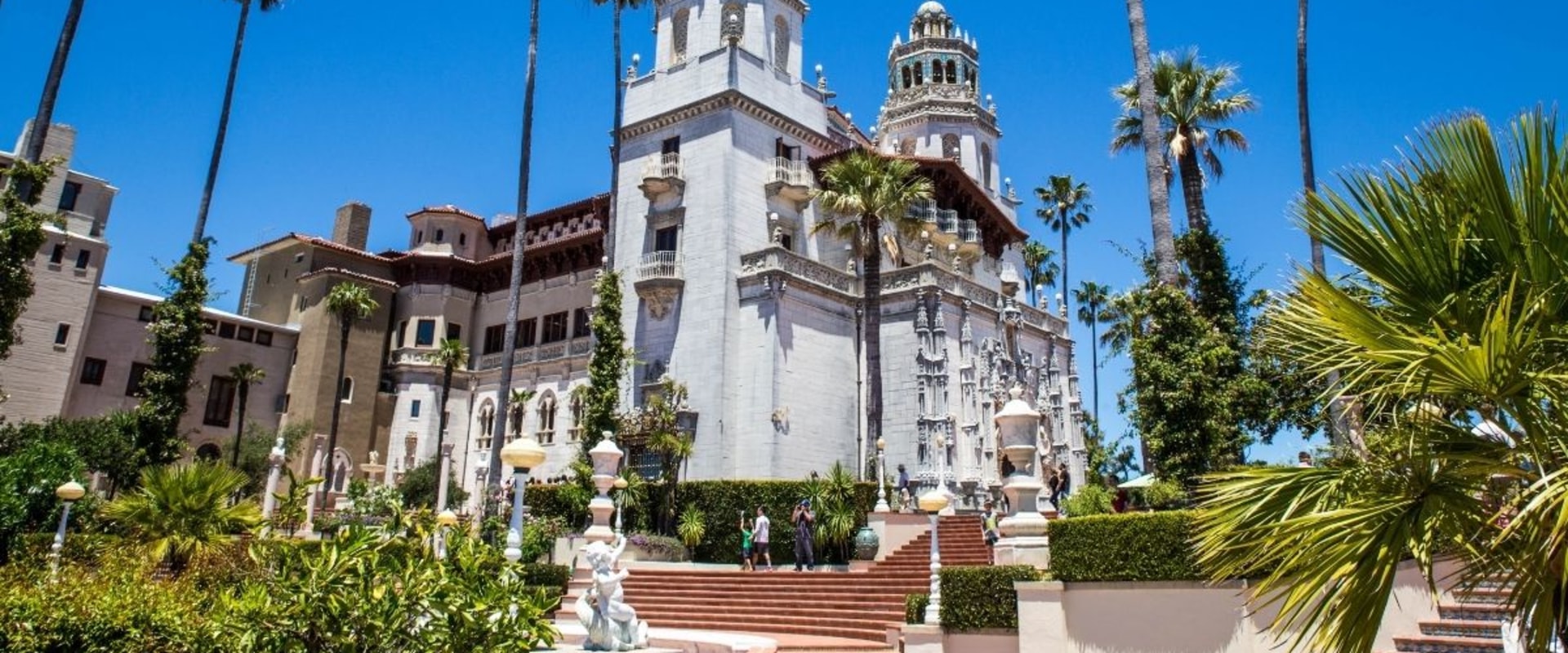 Which city in california has the most tourists?